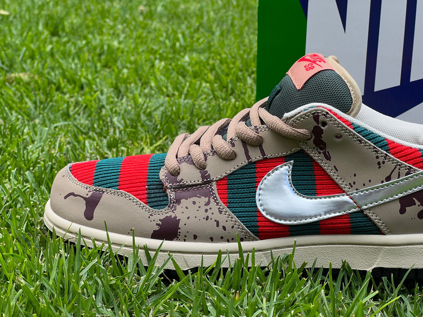 Nike SB Dunk Low Freddy Krueger