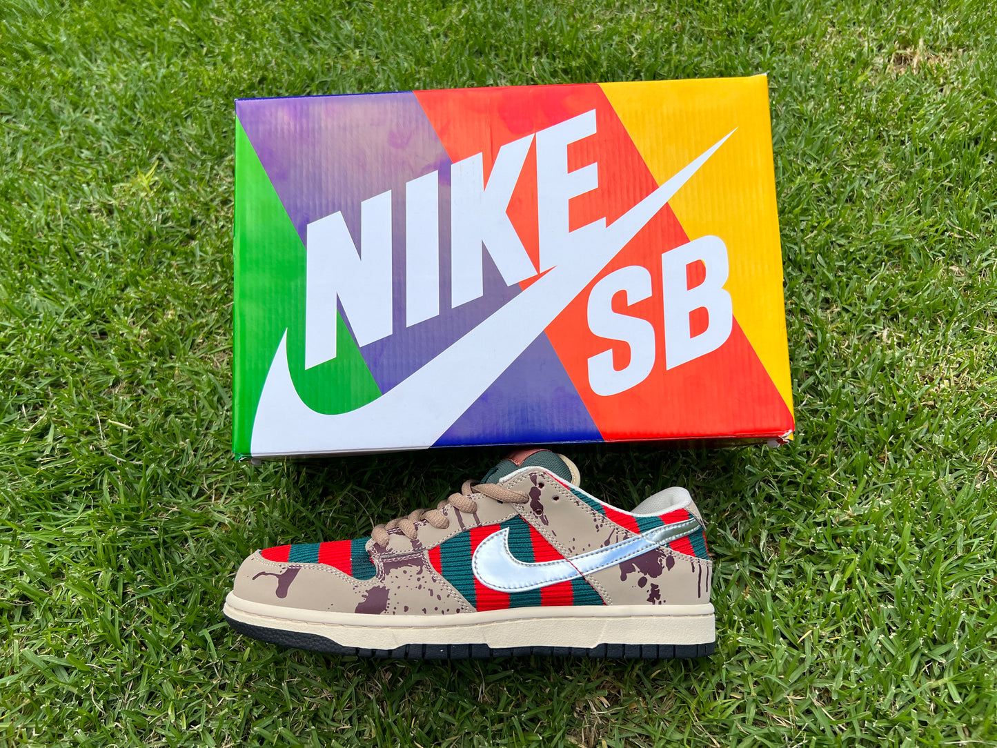 Nike SB Dunk Low Freddy Krueger