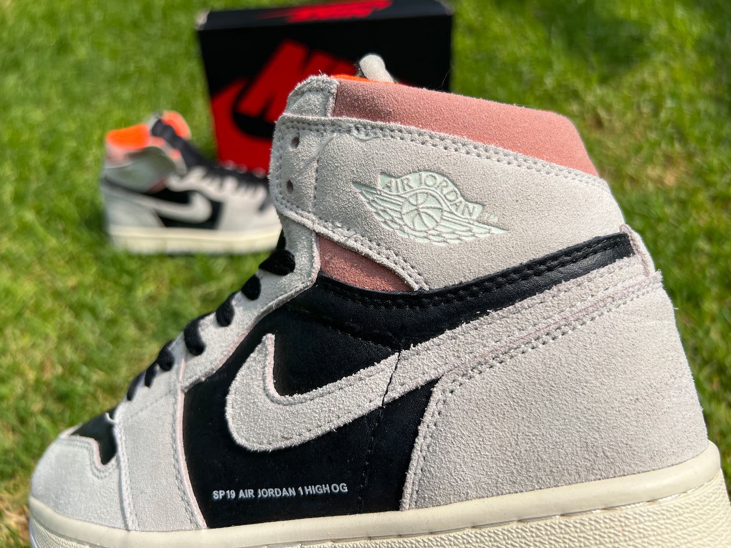 Jordan Retro 1 High Neutral Grey Hyper Crimson