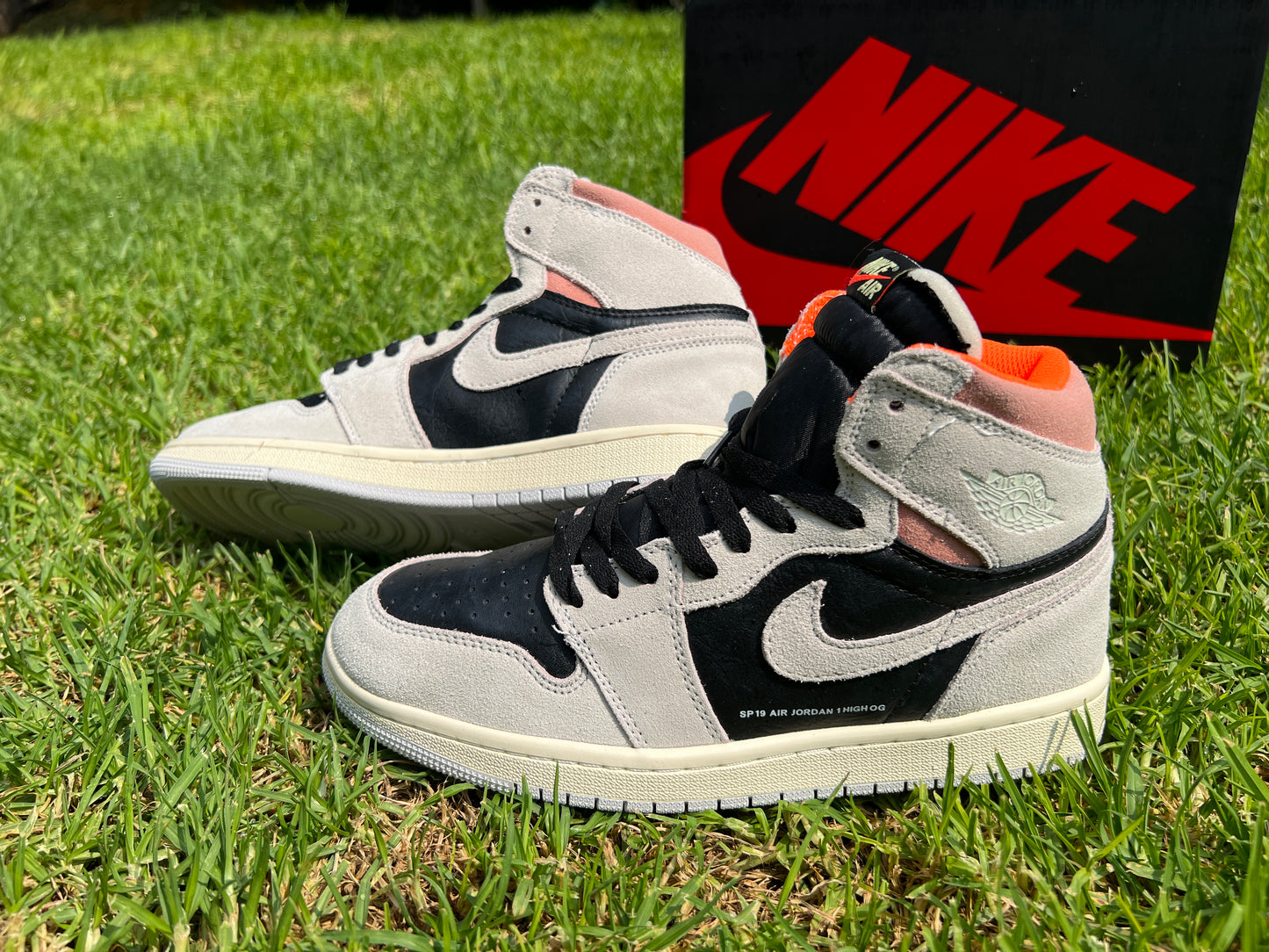 Jordan Retro 1 High Neutral Grey Hyper Crimson