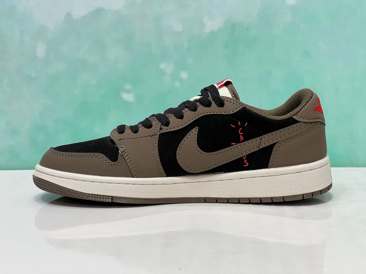 Jordan retro 1 low x Travis Scott