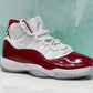 Jordan Retro 11 blanco con rojo