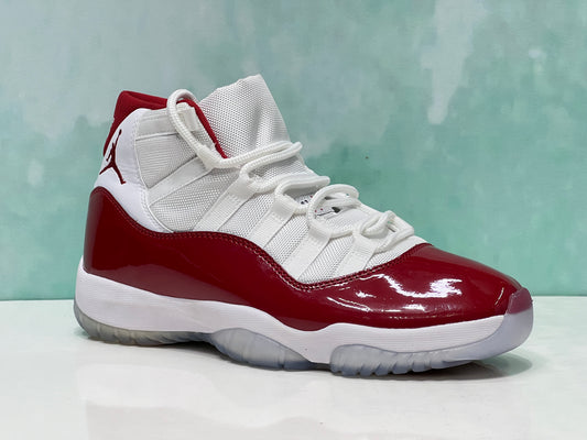 Jordan Retro 11 blanco con rojo