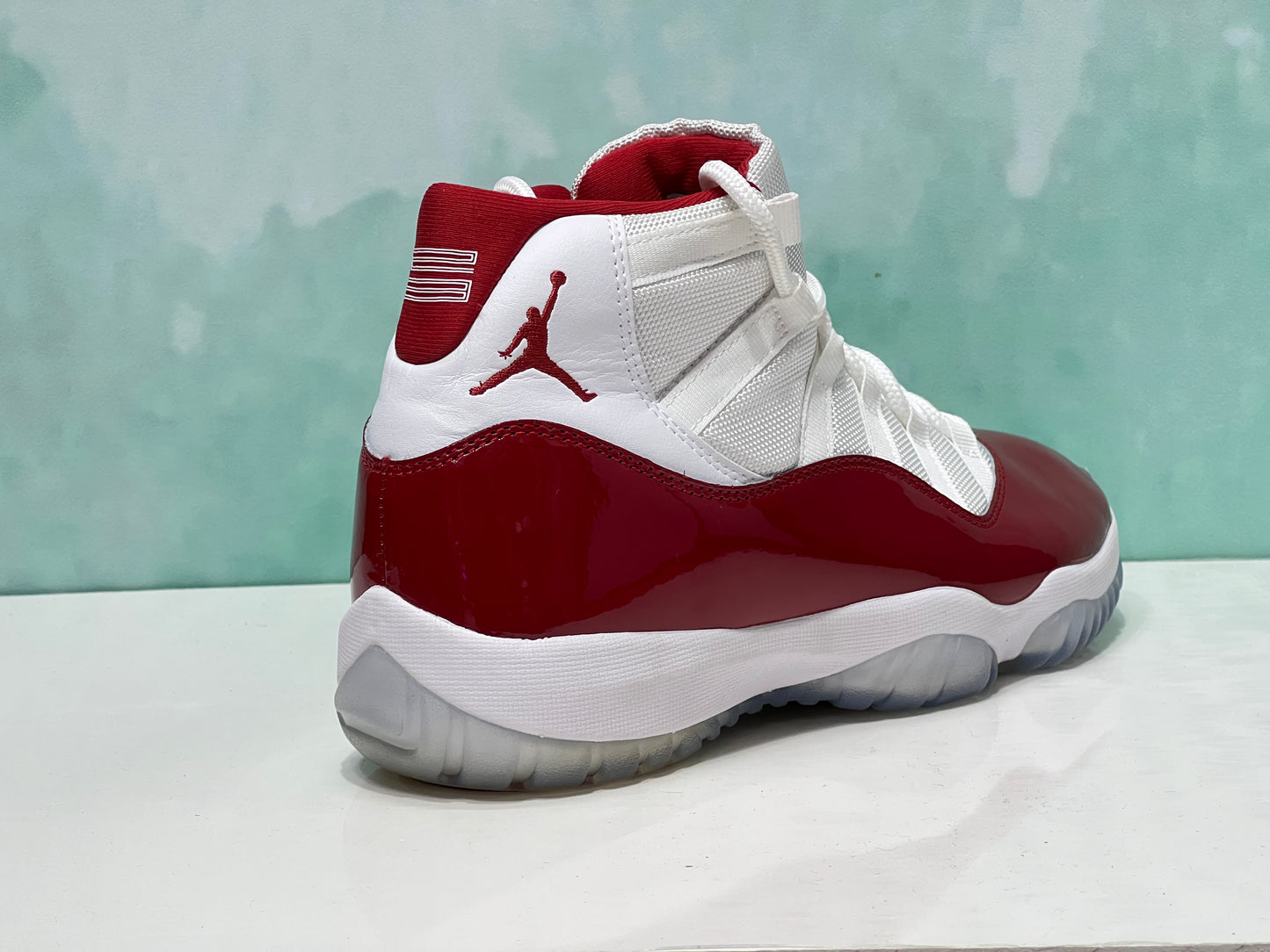 Jordan Retro 11 blanco con rojo