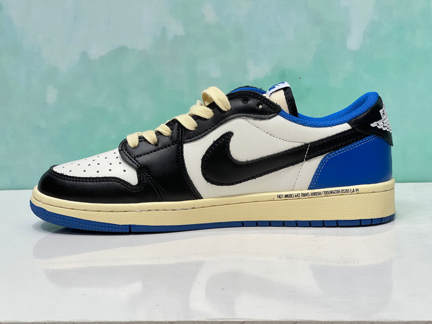 Jordan retro 1 low Fragment x Travis Scott