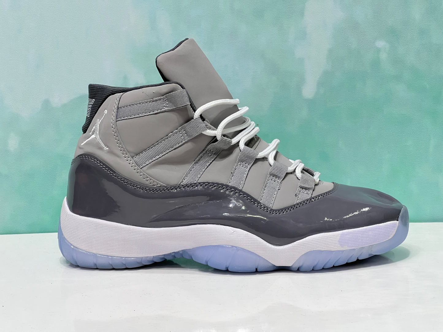 Jordan Retro  11 gris