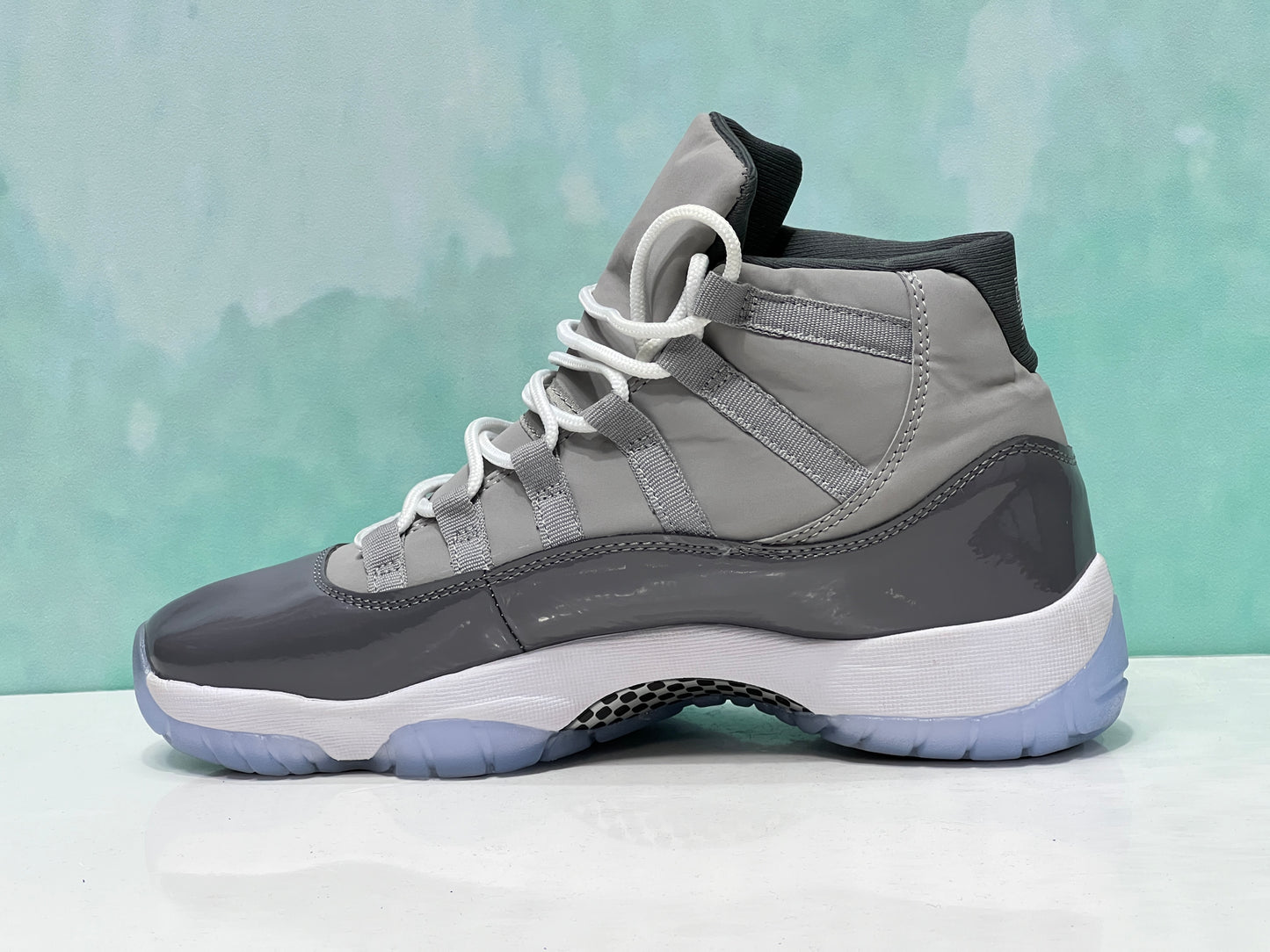 Jordan Retro  11 gris