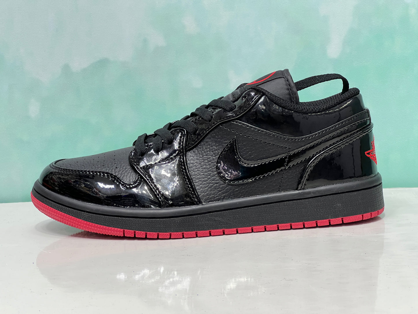 Jordan retro 1 low negro/rojo