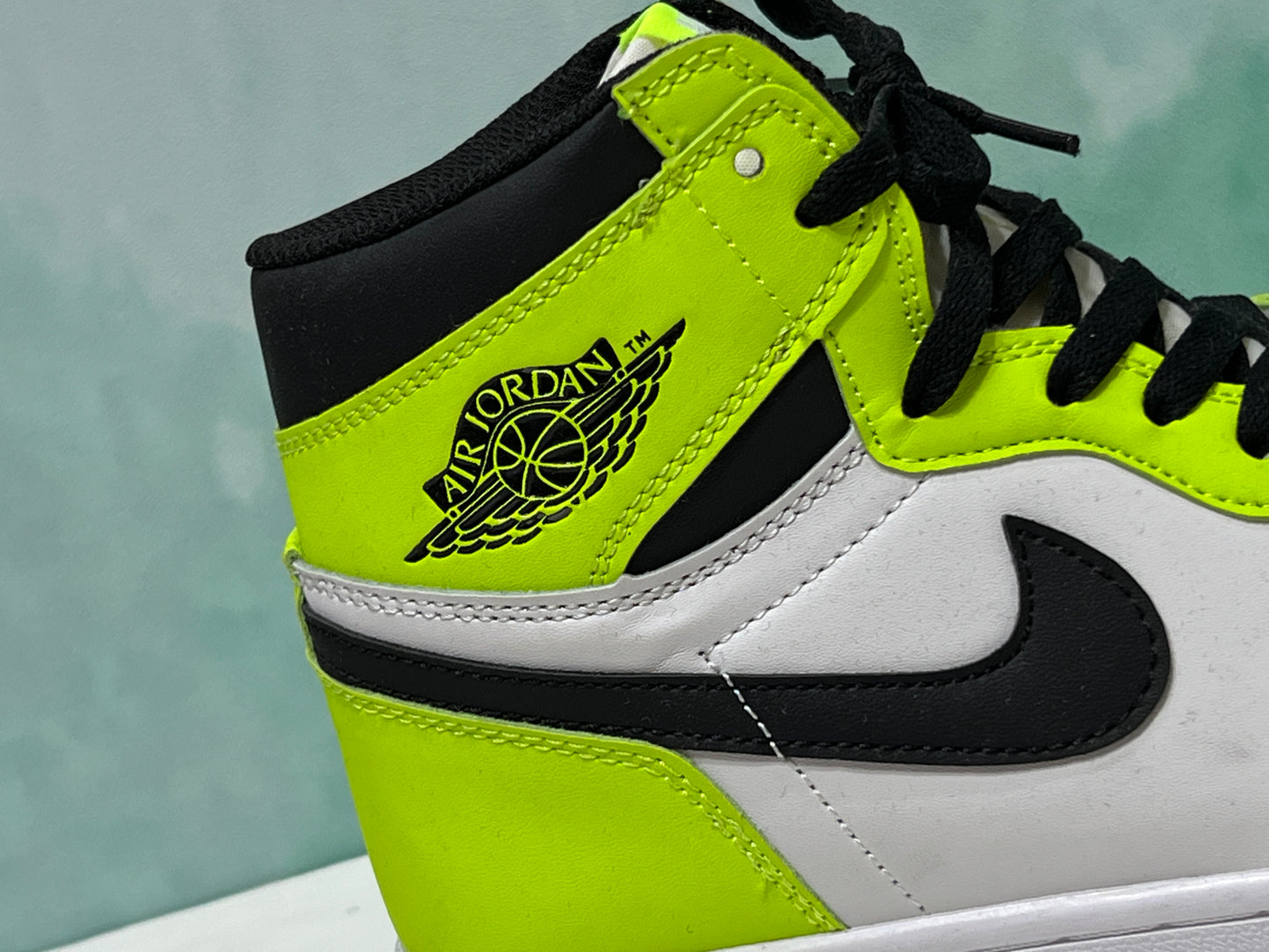 Jordan 1 VOLT