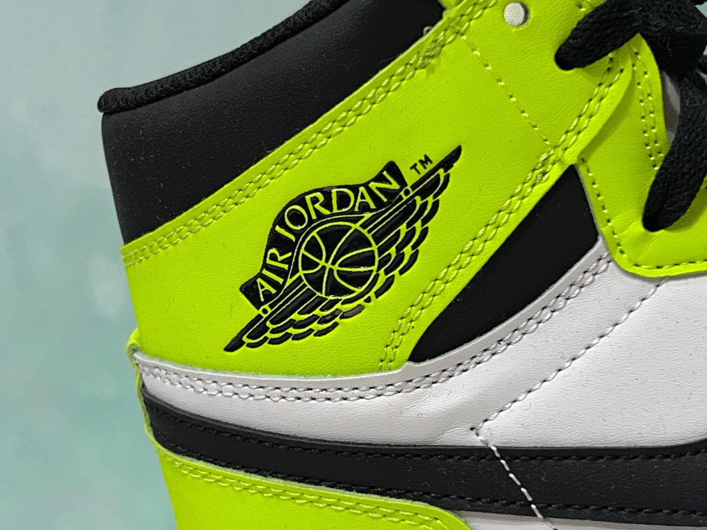 Jordan 1 VOLT