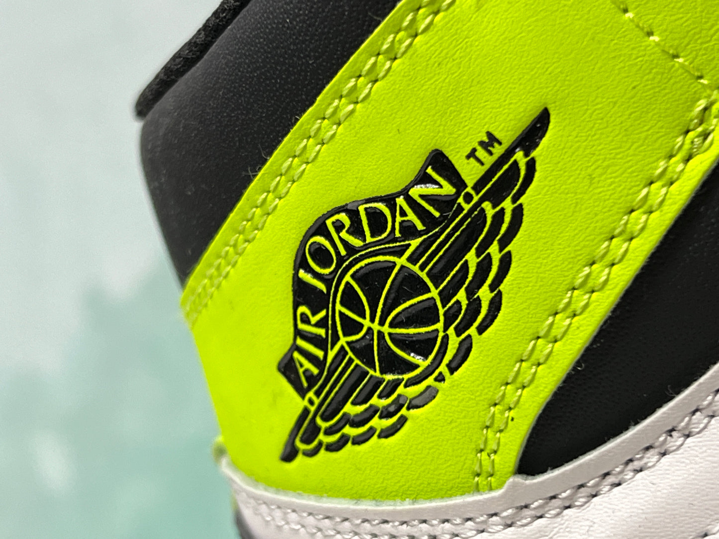 Jordan 1 VOLT