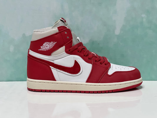 Jordan 1 rojo peluche