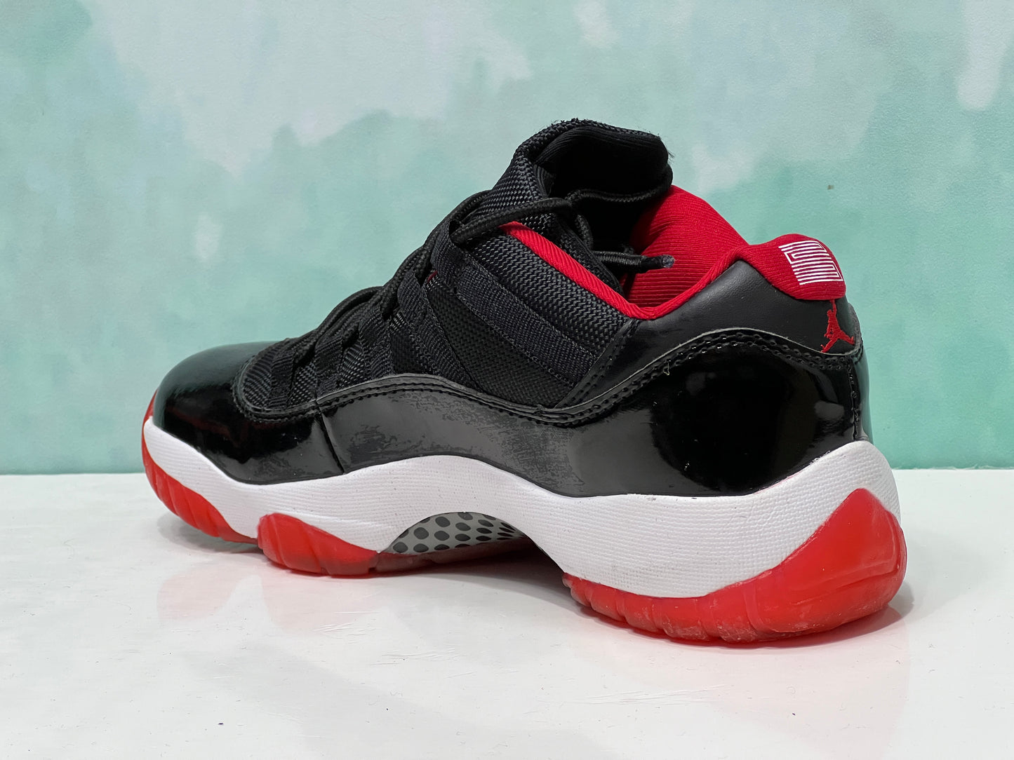 Jordan Retro 11 bred low