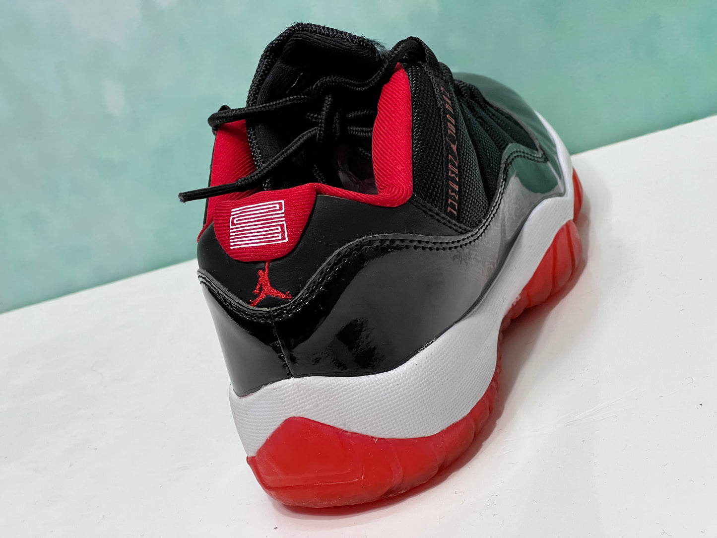 Jordan Retro 11 bred low